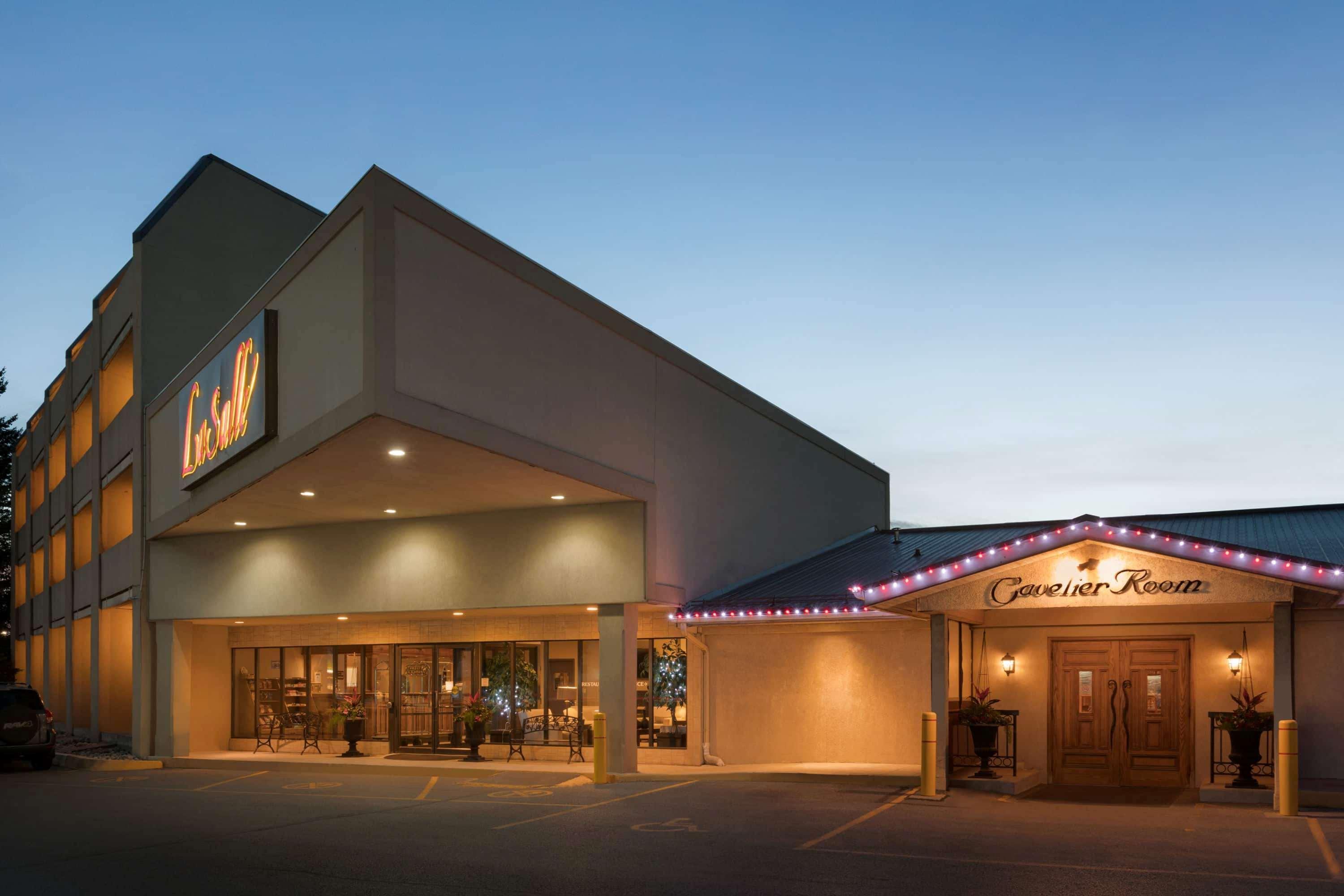 Travelodge Hotel By Wyndham Kingston Lasalle Exterior foto