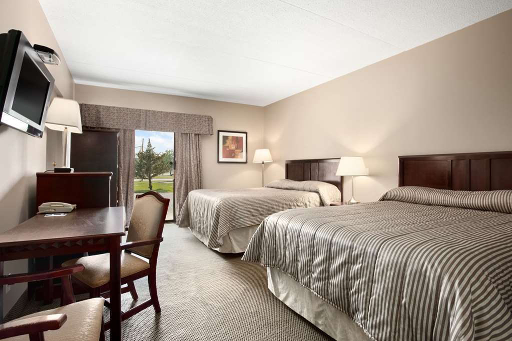 Travelodge Hotel By Wyndham Kingston Lasalle Habitación foto