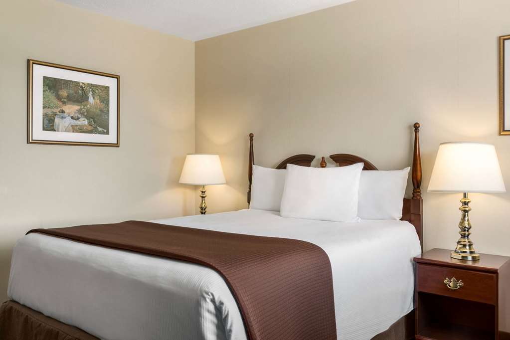 Travelodge Hotel By Wyndham Kingston Lasalle Habitación foto