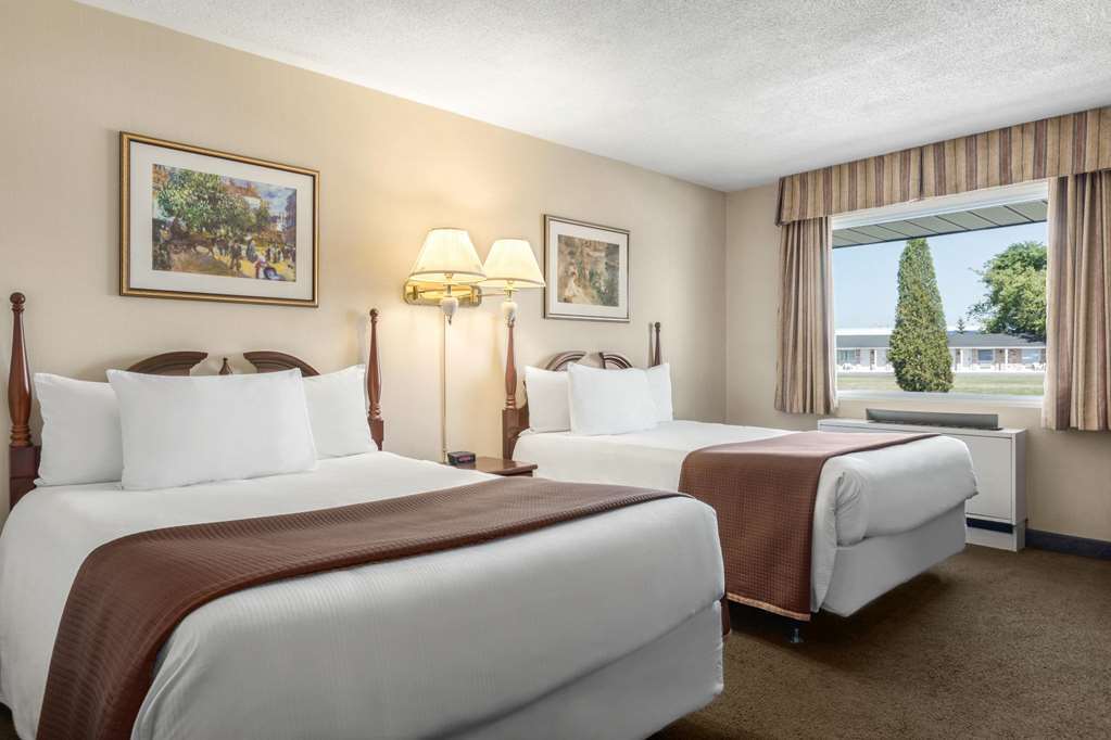 Travelodge Hotel By Wyndham Kingston Lasalle Habitación foto